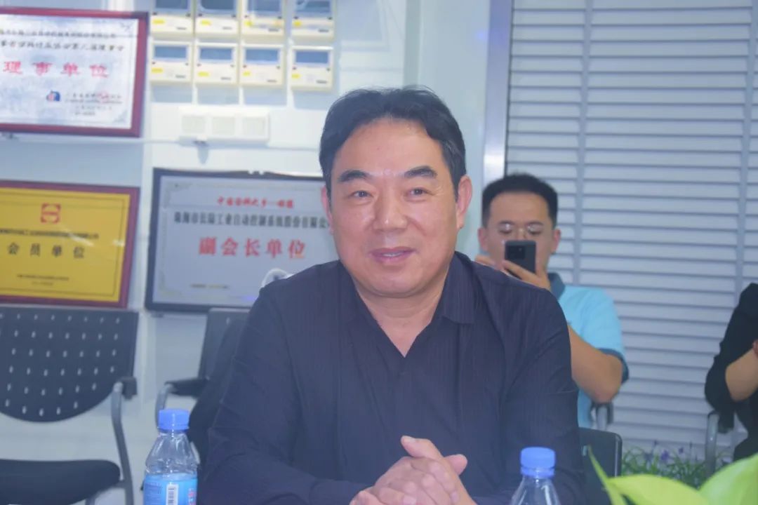 安徽省涂料行业协会广东调查进建观摩团莅临我司互换领导 安徽省涂料行业协会广东调查进建观摩团莅临我司互换领导